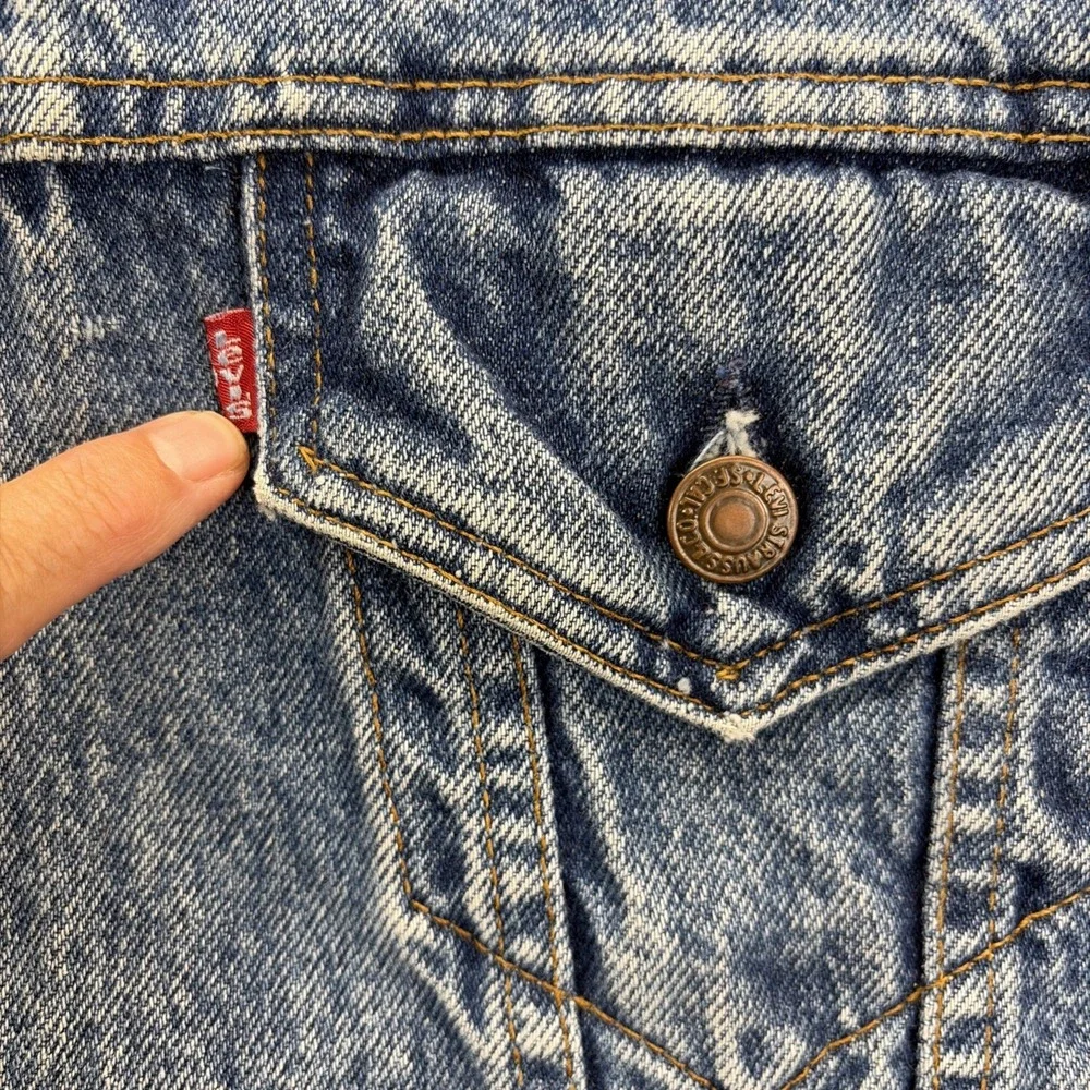 Vintage Levi's 70507 Denim Trucker Jacket USA Made Size L 23x27 Red Tab